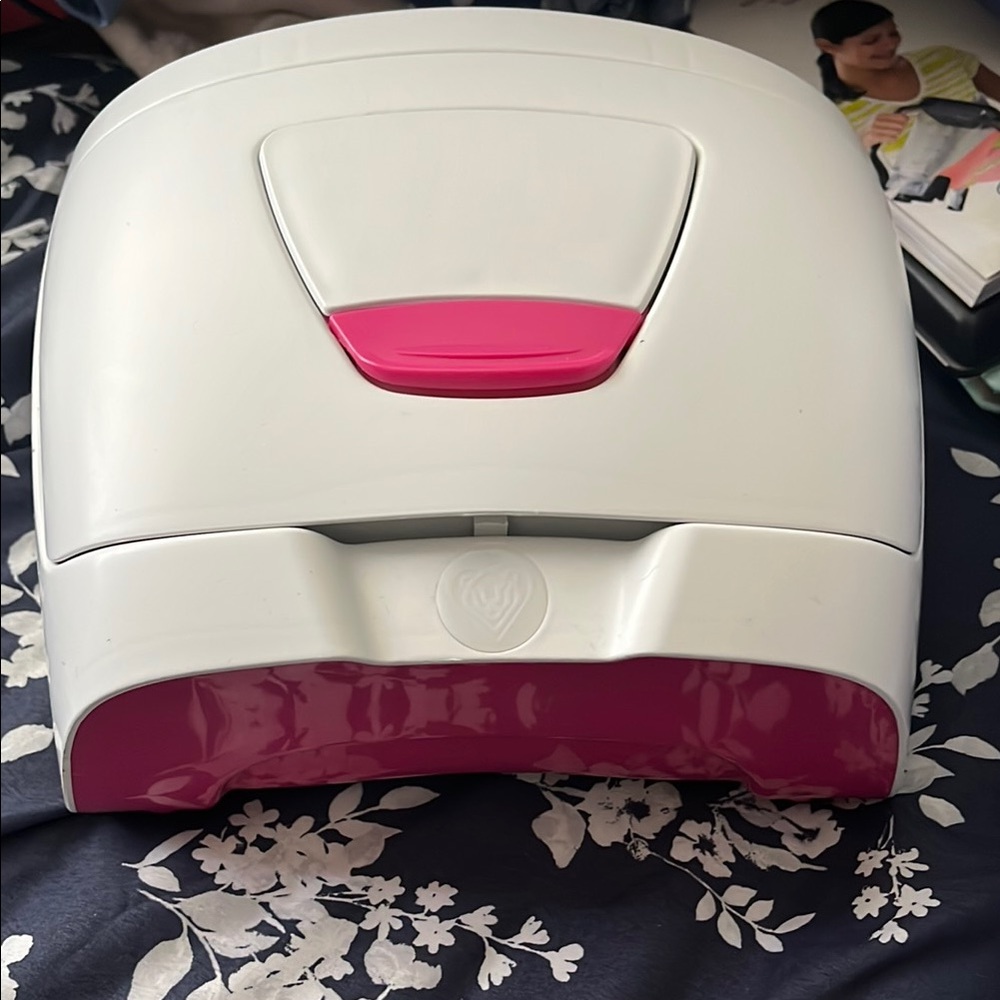 White and Pink Wipe Warmer